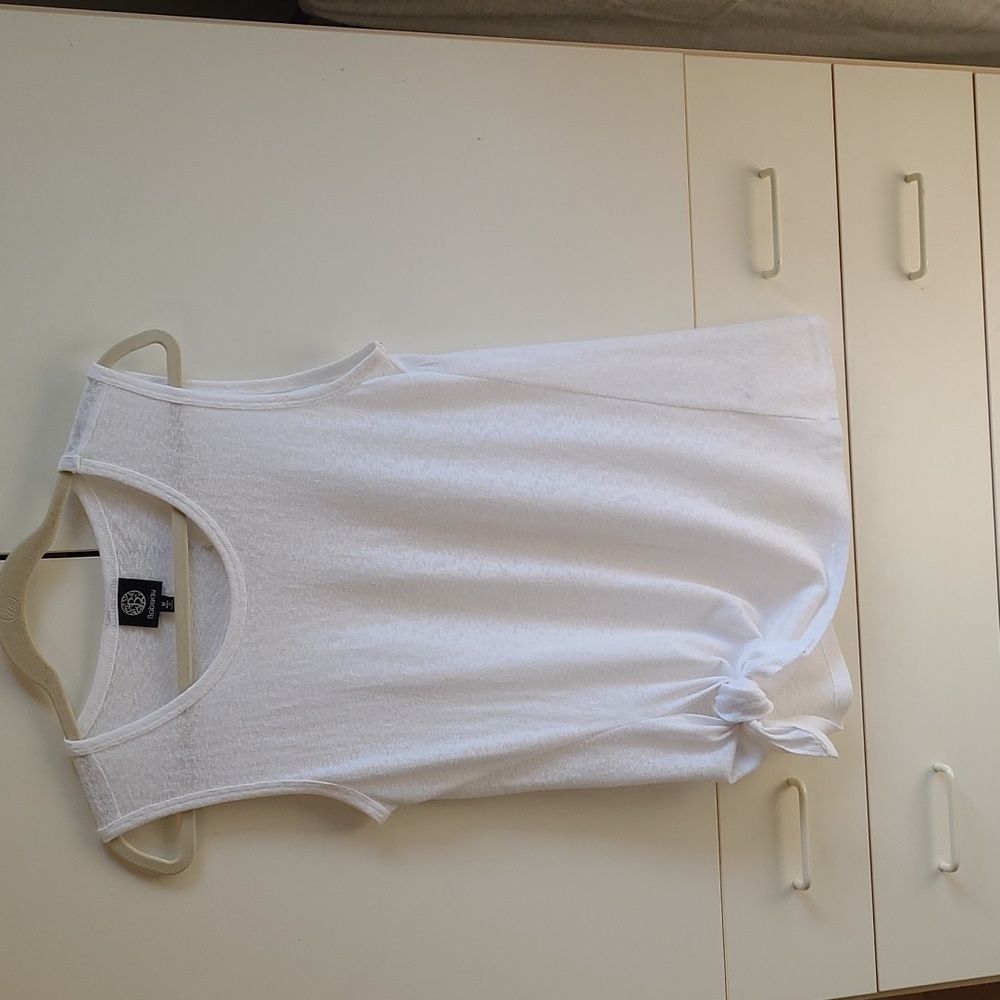 Bobeau sleeveless tunic.  Medium. Cream color
